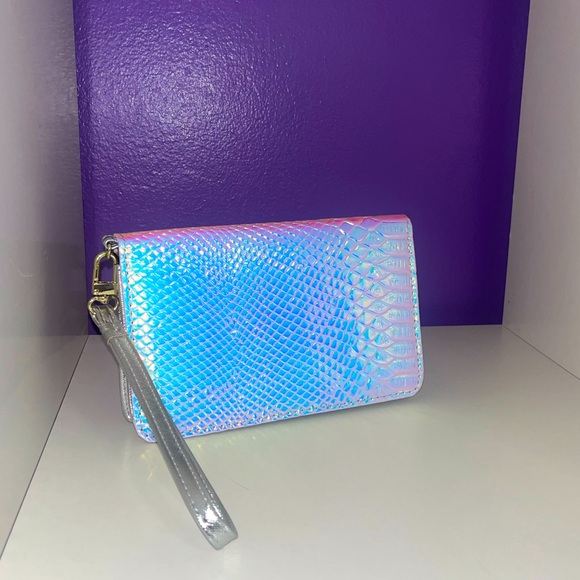 Reflective Wallet - Picture 3 of 9